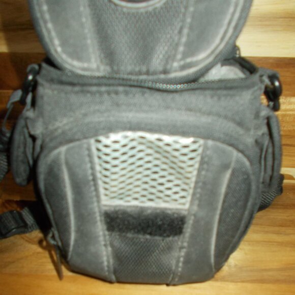 Lowepro Small Camera Bag - Picture 4 of 9